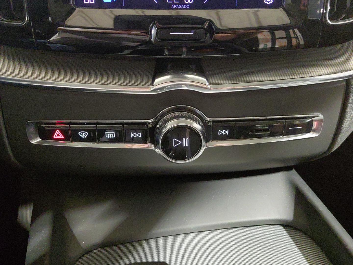 Volvo XC60 2.0 B4 P PLUS DARK AUTO 197 5P