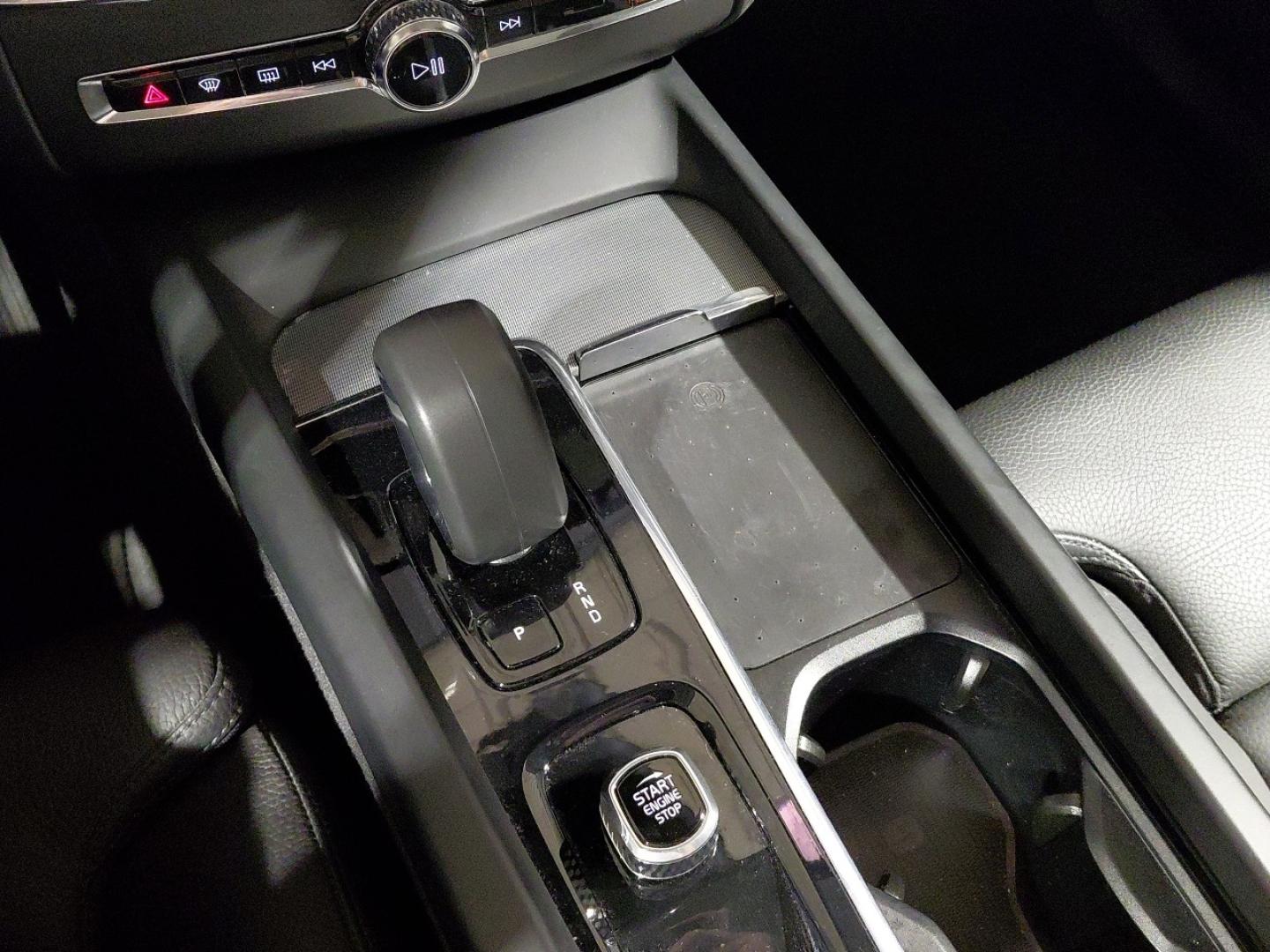 Volvo XC60 2.0 B4 P PLUS DARK AUTO 197 5P