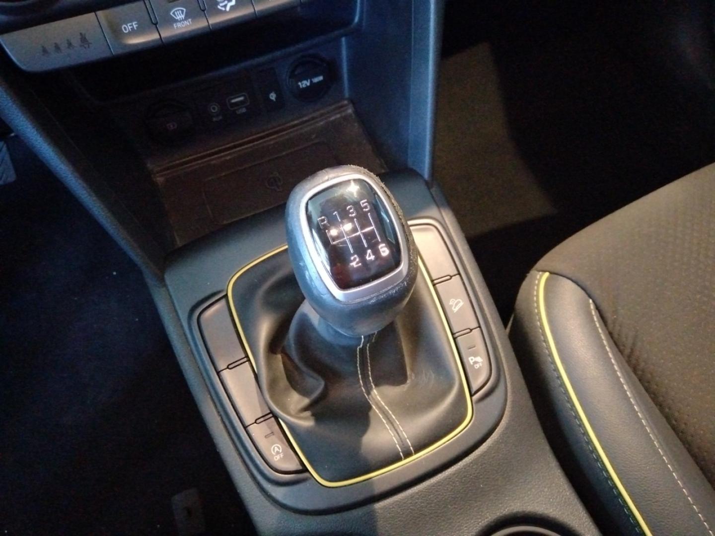 Hyundai Kona 1.0 TGDI TECNO LIME 2WD 120 5P