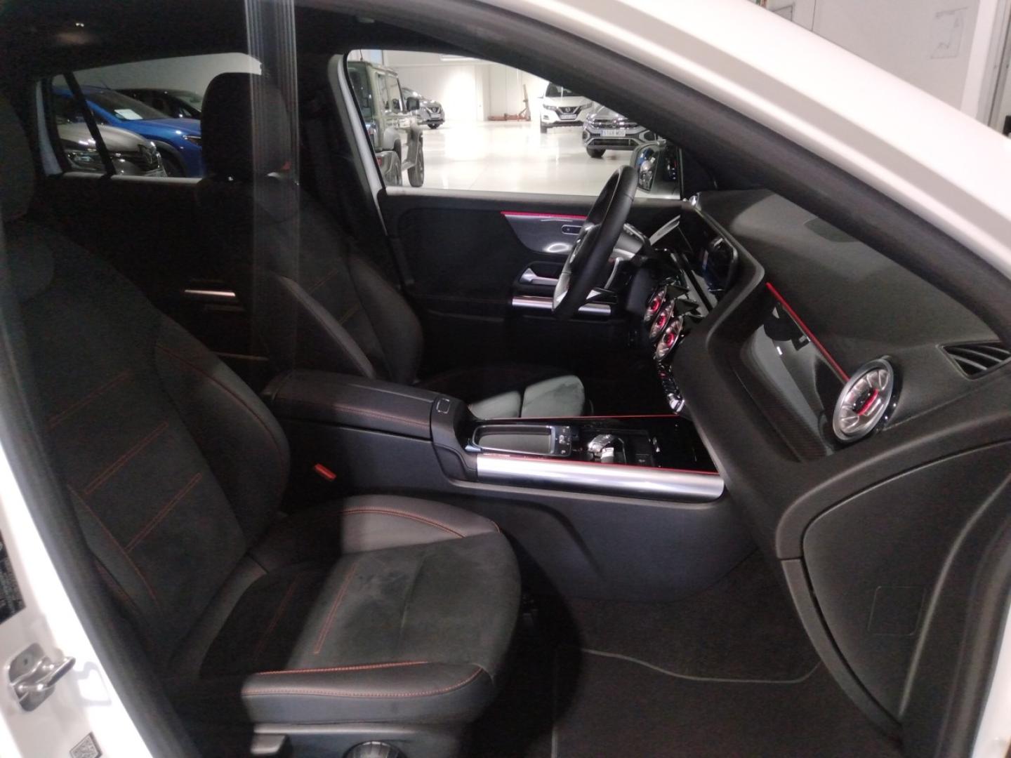 Mercedes Benz GLA 1.3 GLA 200 AMG LINE DCT 163 5P