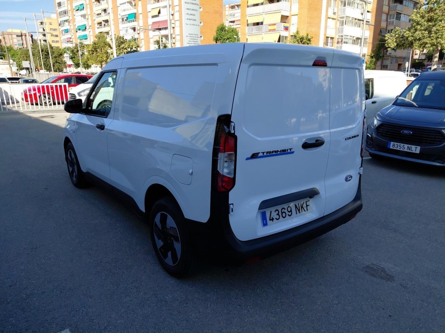 Ford Transit Courier Van BEV 100kW Trend Auto 136CV