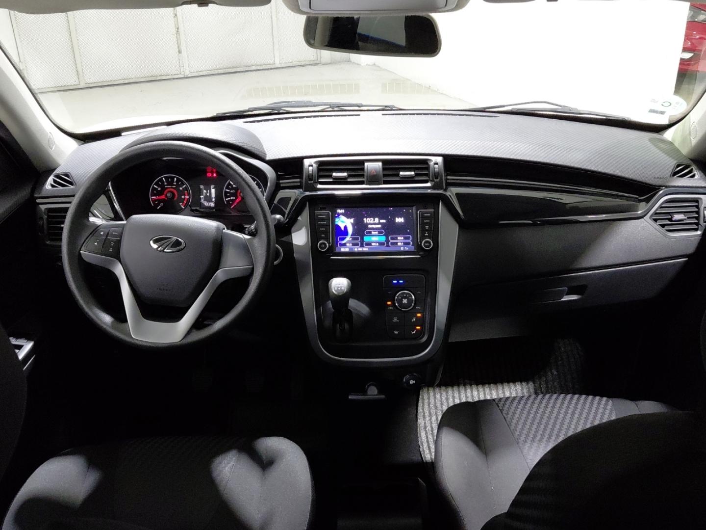 Mahindra KUV100 1.2 K8 87 5P