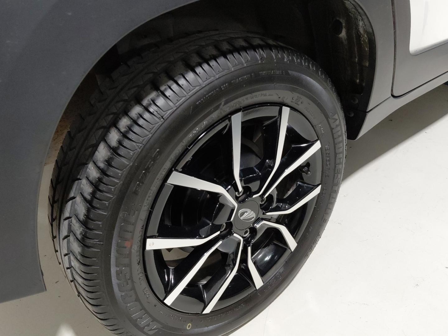 Mahindra KUV100 1.2 K8 87 5P