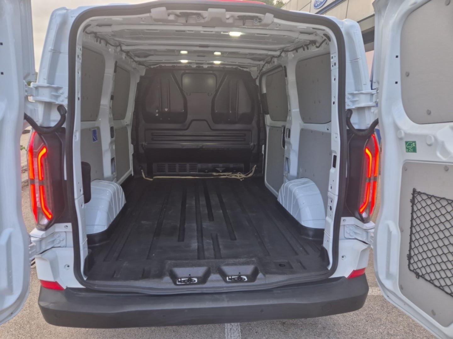 Ford Transit Custom Van BEV 64kWh 100kW 320 L1 Trend 136CV