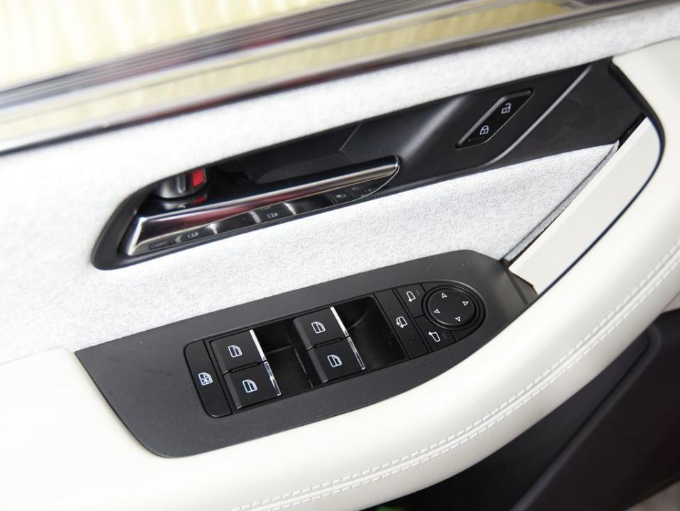 Mazda CX-60 E-SKYACTIV PHEV 241 KW (327 CV) 8AT AWD TAKUMI CONVENIENCE & SOUND PACK + COMFORT PACK