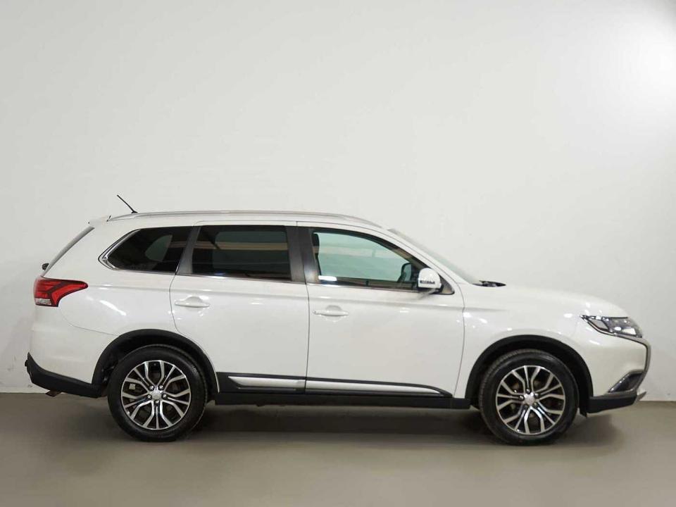 Mitsubishi Outlander 220DI-D Motion 2WD 5pl.