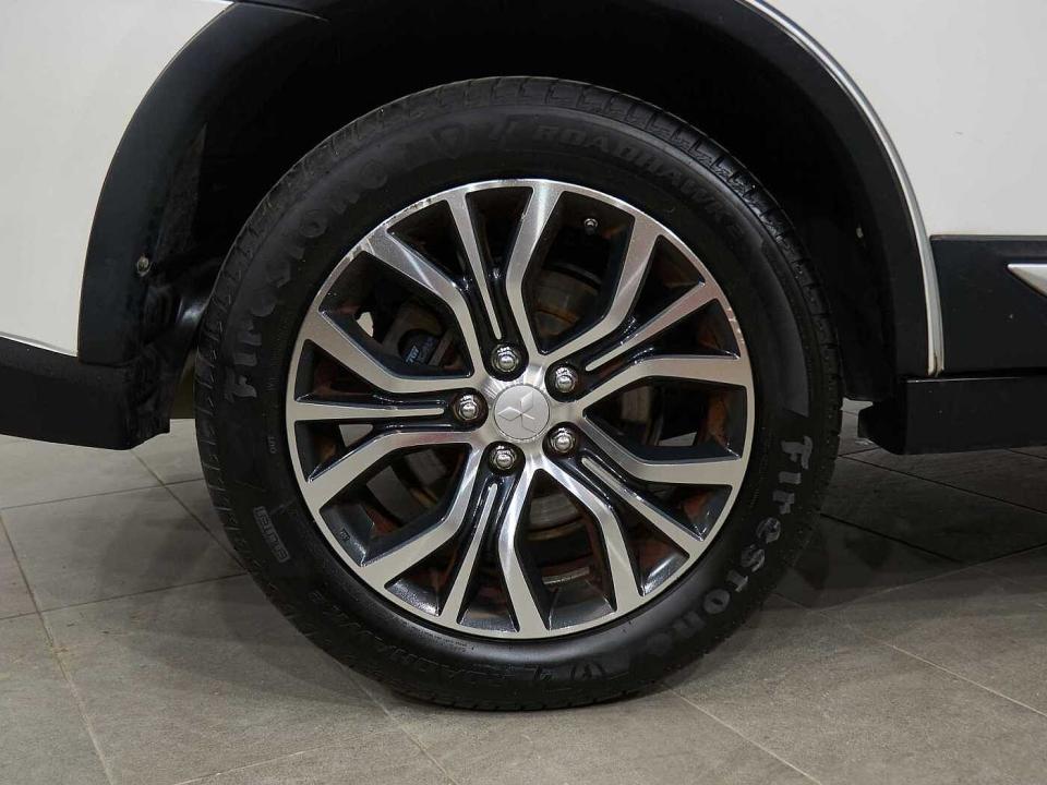 Mitsubishi Outlander 220DI-D Motion 2WD 5pl.