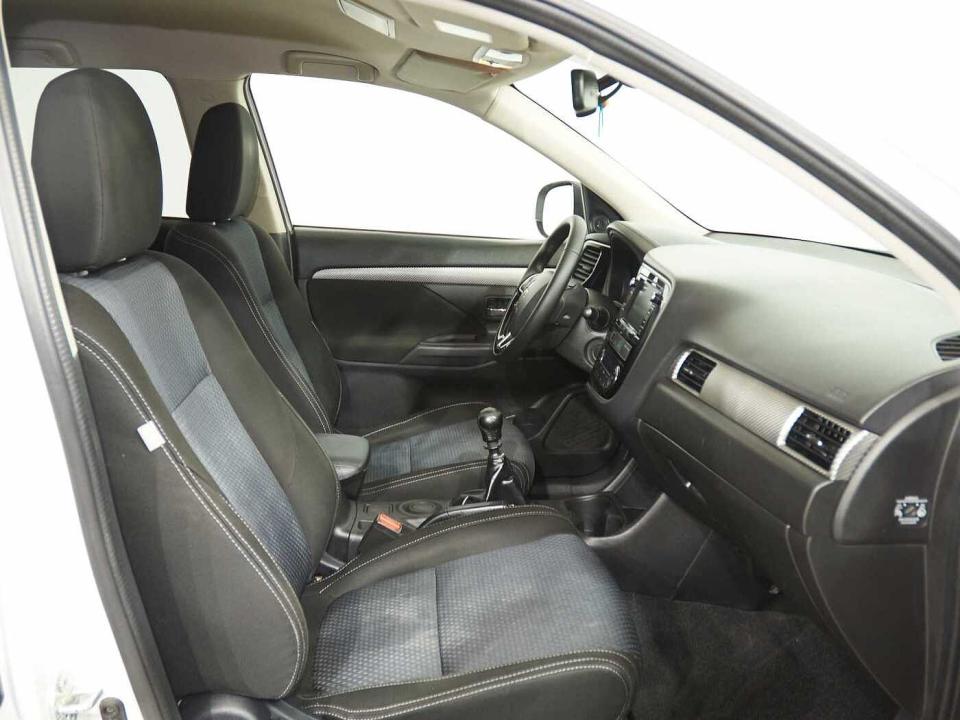 Mitsubishi Outlander 220DI-D Motion 2WD 5pl.
