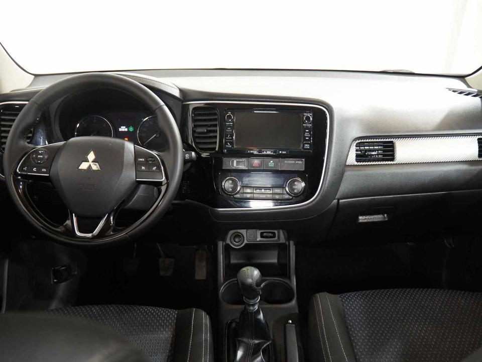 Mitsubishi Outlander 220DI-D Motion 2WD 5pl.