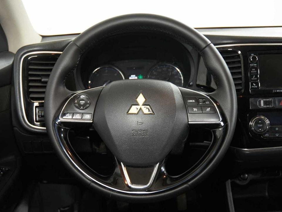 Mitsubishi Outlander 220DI-D Motion 2WD 5pl.