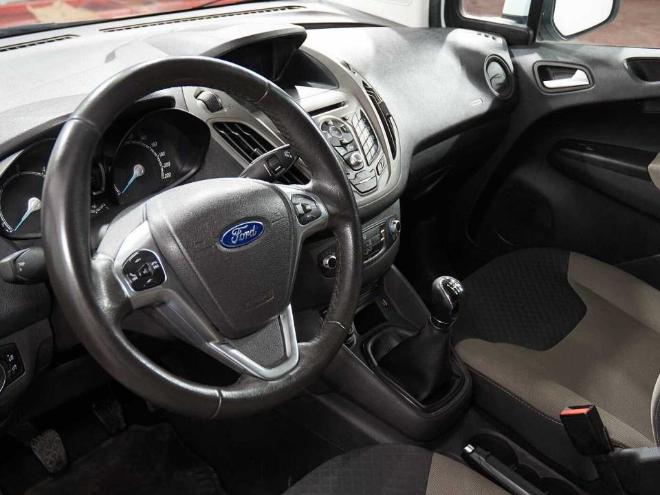 Ford Tourneo Courier 1.5TDCi Titanium 95