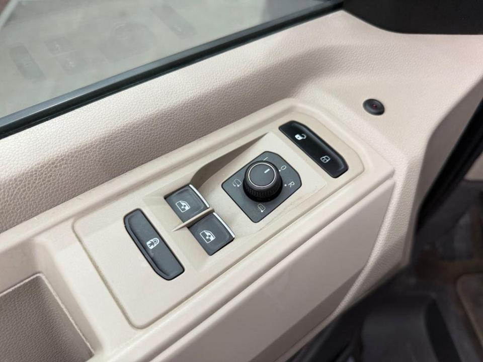 imagen swiper vehículo 12