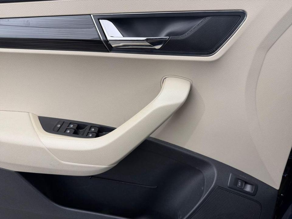 imagen swiper vehículo 15