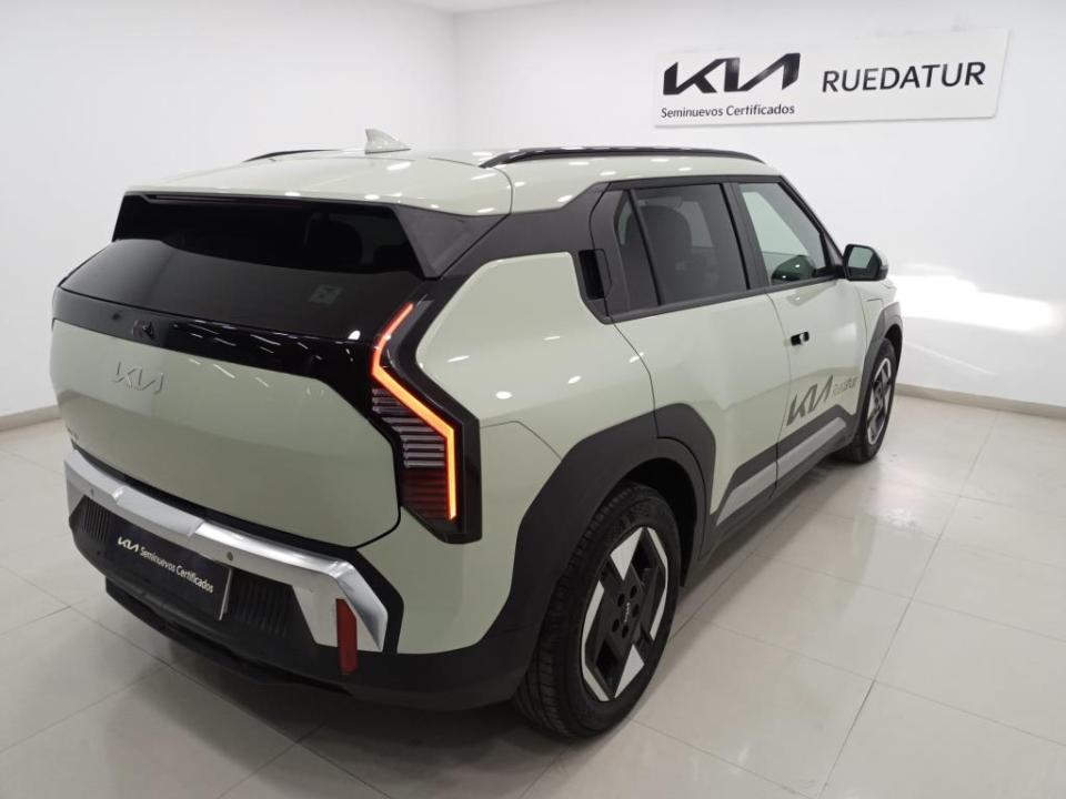 Kia EV3 Earth (Standard Range)