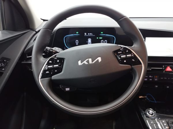 Kia Niro 1.6 GDi HEV 95kW (129CV) Concept