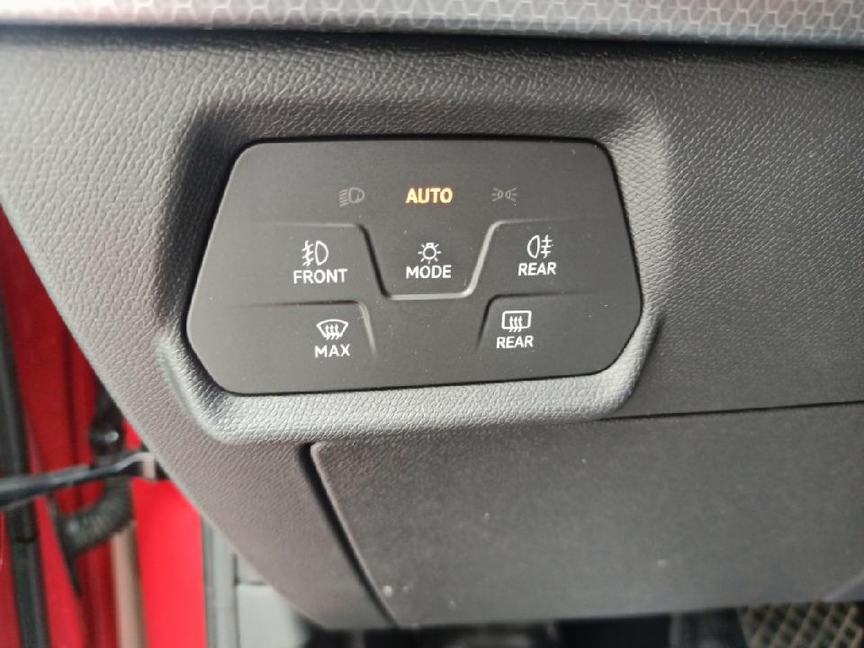 SEAT Nuevo León SP 2.0 TDI 110kW DSG Style Launch P Nav