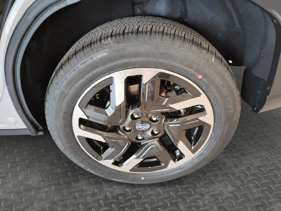 Subaru Forester 2.0i Hybrid Field