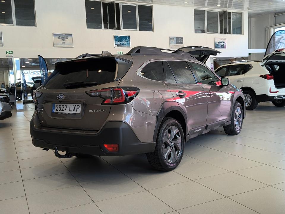 Subaru OUTBACK 2.5i Trek CVT Lineartronic AWD