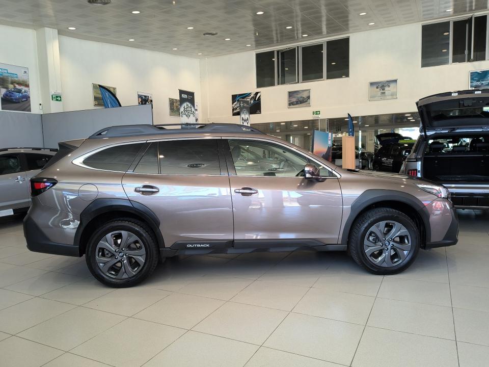 Subaru OUTBACK 2.5i Trek CVT Lineartronic AWD