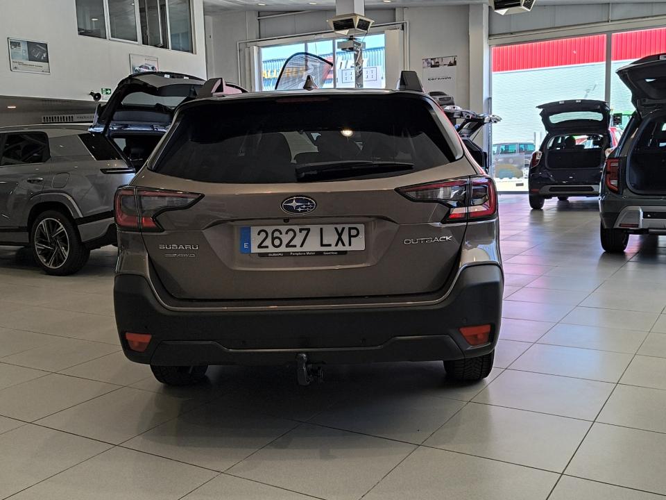 Subaru OUTBACK 2.5i Trek CVT Lineartronic AWD