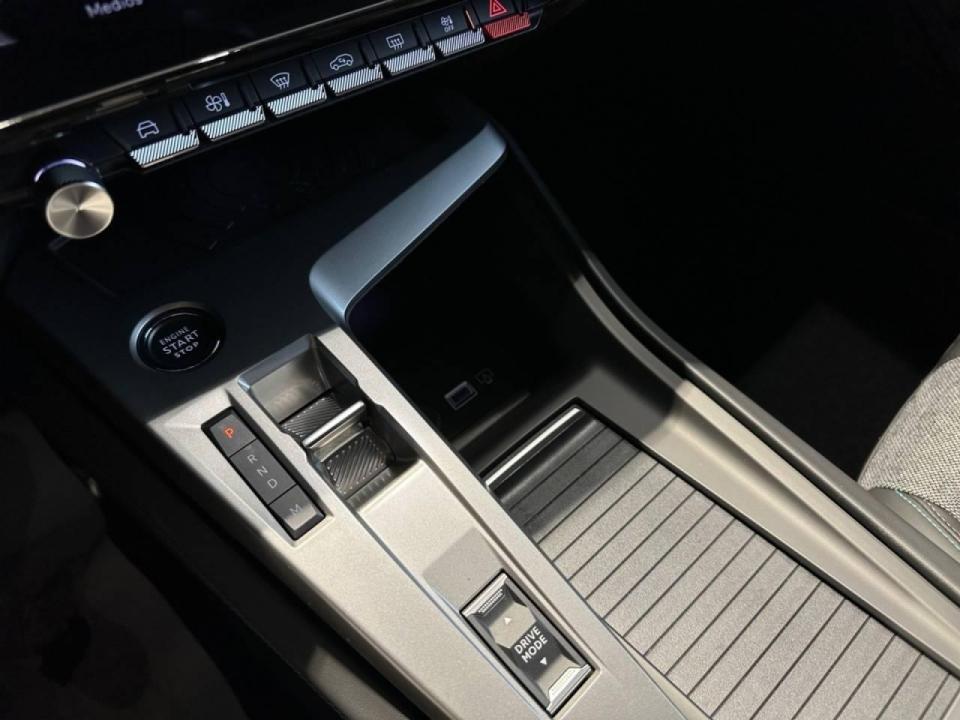 Peugeot 408 408 Allure HYBRID 136 eDCS6