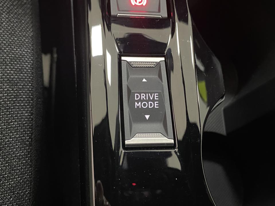 Peugeot e-2008 Active 136CV BEV
