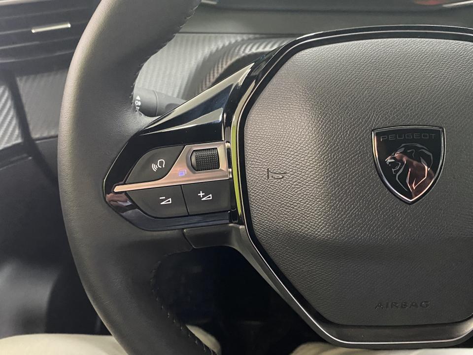 Peugeot e-2008 Active 136CV BEV