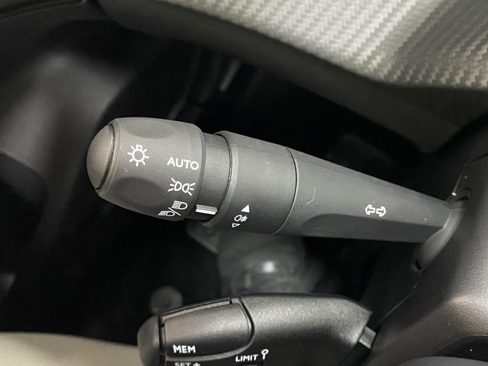 Peugeot e-2008 Active 136CV BEV