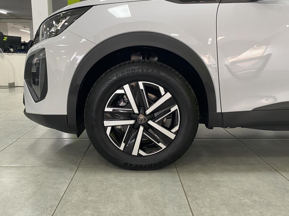 Peugeot e-2008 Active 136CV BEV