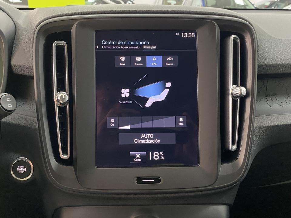Volvo XC40 Momentum Core T2 1.5 129CV auto