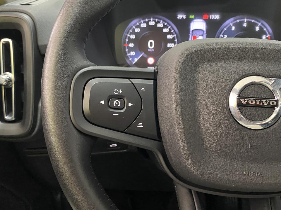 Volvo XC40 Momentum Core T2 1.5 129CV auto