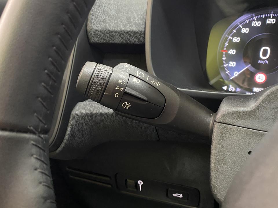 Volvo XC40 Momentum Core T2 1.5 129CV auto