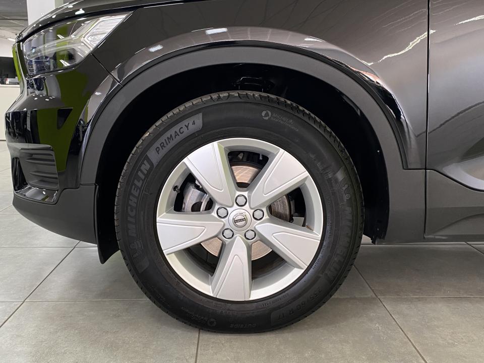 Volvo XC40 Momentum Core T2 1.5 129CV auto