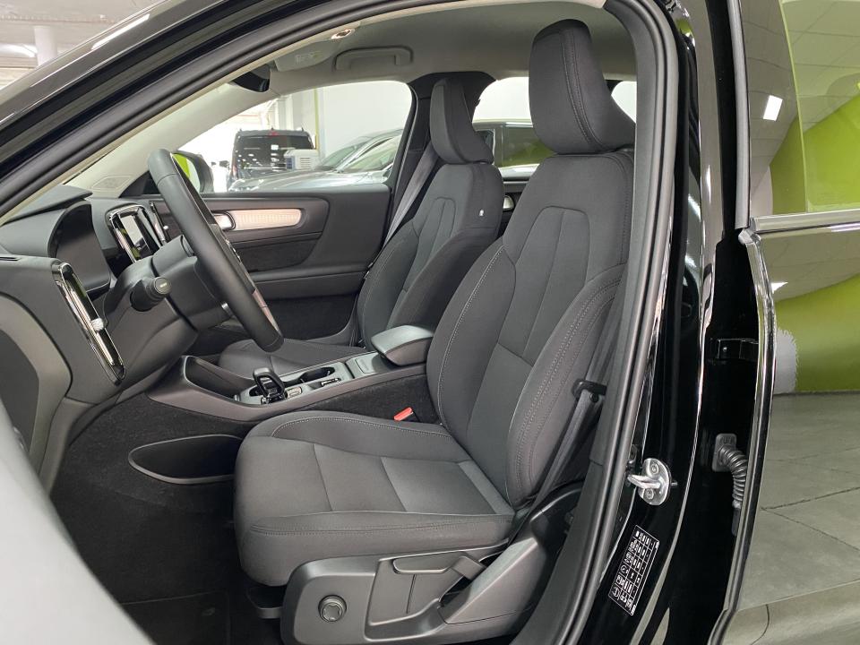 Volvo XC40 Momentum Pro B3 2.0G 163CV Auto MHEV