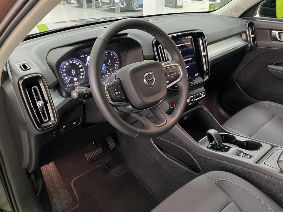 Volvo XC40 Momentum Pro B3 2.0G 163CV Auto MHEV