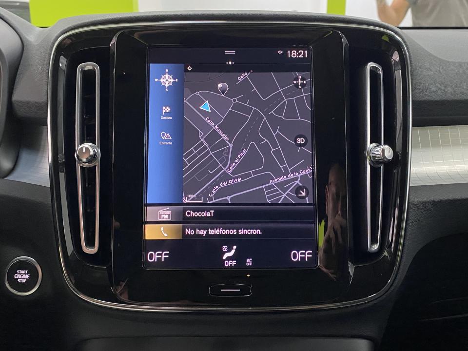 Volvo XC40 Momentum Pro B3 2.0G 163CV Auto MHEV