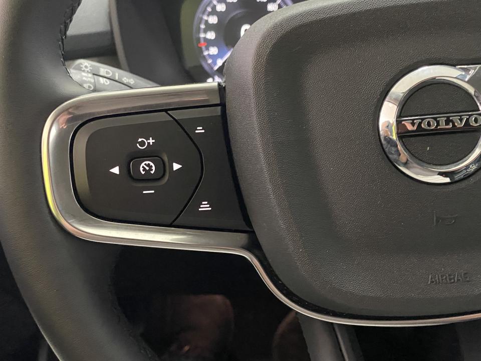 Volvo XC40 Momentum Pro B3 2.0G 163CV Auto MHEV