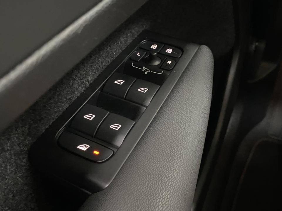 Volvo XC40 Momentum Pro B3 2.0G 163CV Auto MHEV