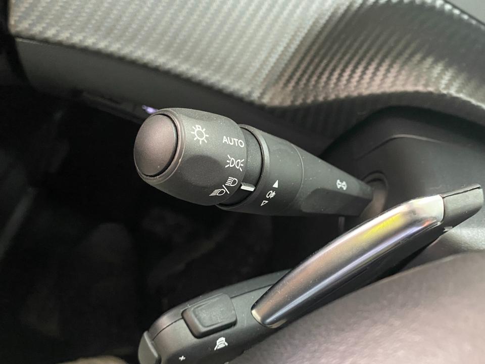 Peugeot 208 Allure Hybrid 1.2 eDCS6 100CV MHEV