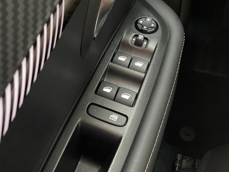 Peugeot 208 Allure Hybrid 1.2 eDCS6 100CV MHEV