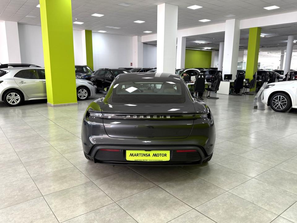 Porsche Taycan RWD 476CV con overboost