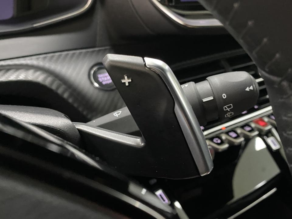 Peugeot 2008 Allure Hybrid 1.2 145CV eDCS6 MHEV