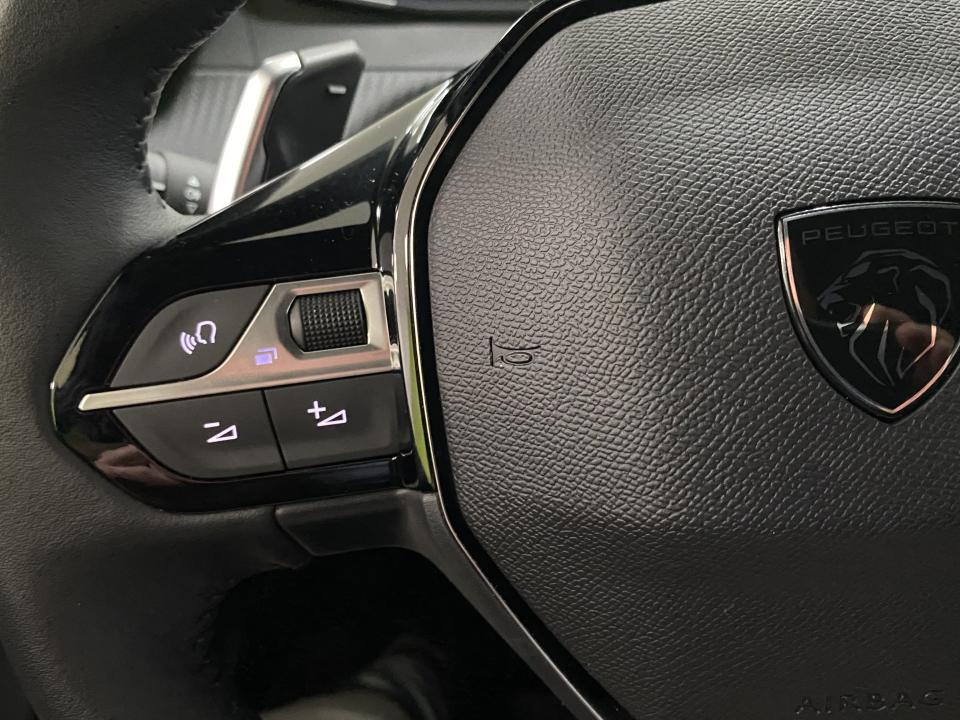 Peugeot 2008 Allure Hybrid 1.2 145CV eDCS6 MHEV