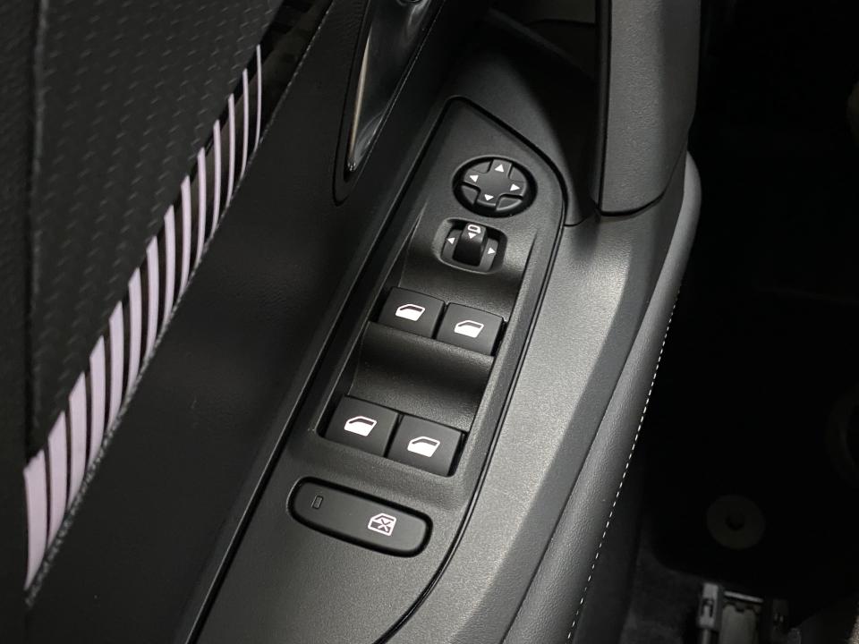 Peugeot 2008 Allure Hybrid 1.2 145CV eDCS6 MHEV