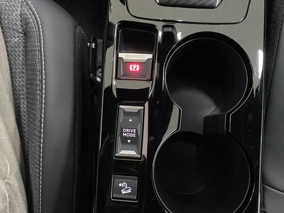 Peugeot 2008 Allure Hybrid 1.2 145CV eDCS6 MHEV