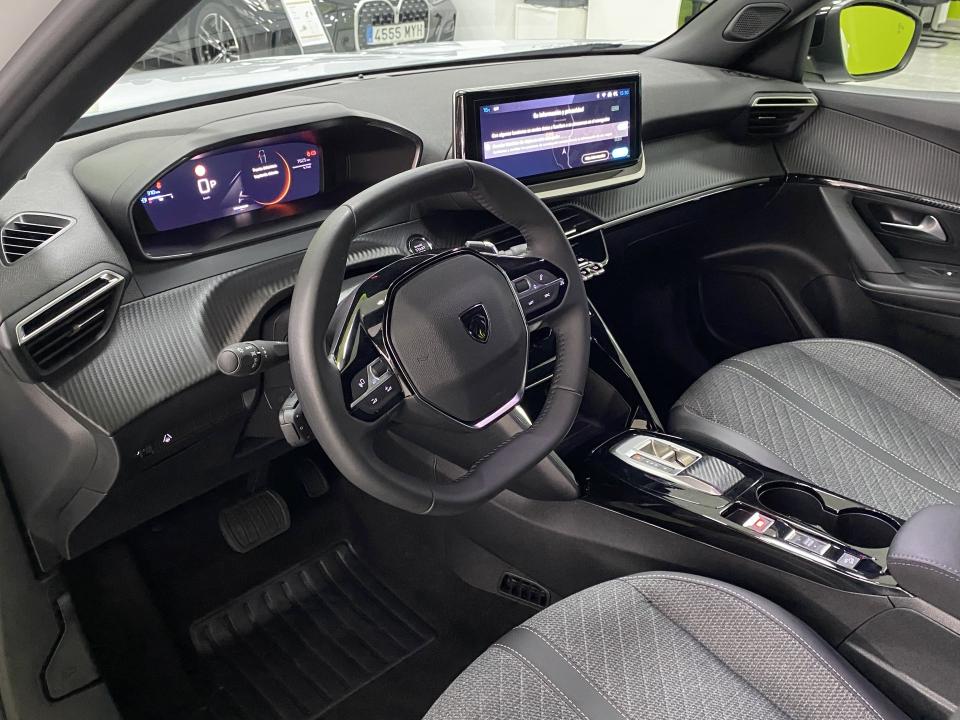 Peugeot 2008 Allure Hybrid 1.2 145CV eDCS6 MHEV