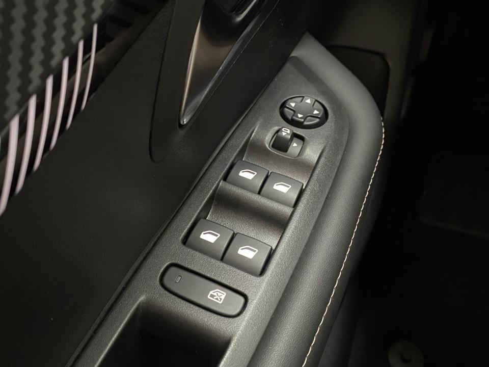 Peugeot 208 Allure Hybrid 1.2 100CV eDCS6 MHEV