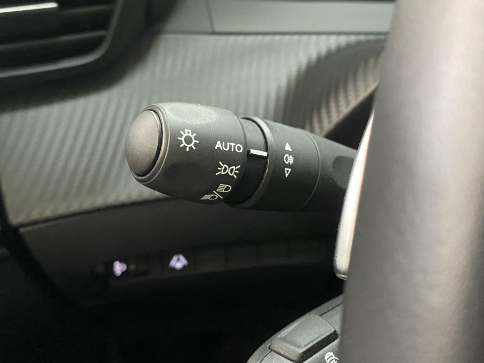 Peugeot 208 Allure Hybrid 1.2 100CV eDCS6 MHEV