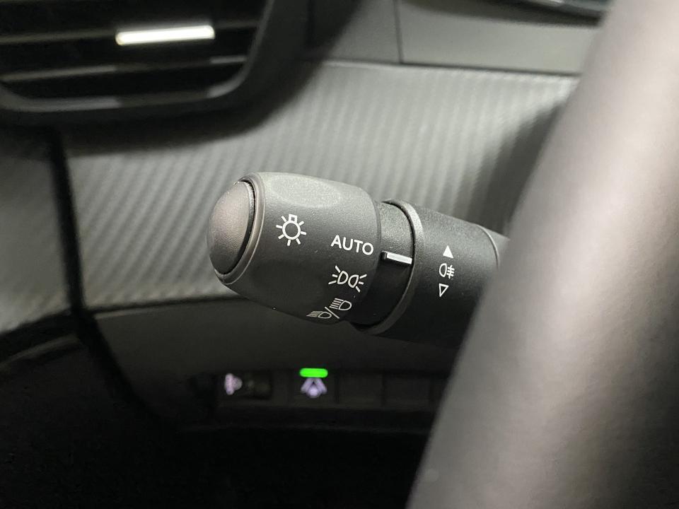 Peugeot 208 Allure Hybrid 1.2 100CV eDCS6 MHEV