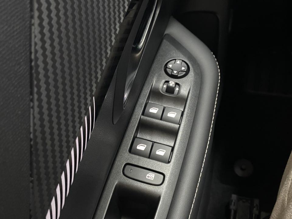 Peugeot 208 Allure Hybrid 1.2 100CV eDCS6 MHEV